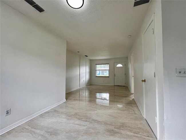 Building Photo - 2848 Empire Pl