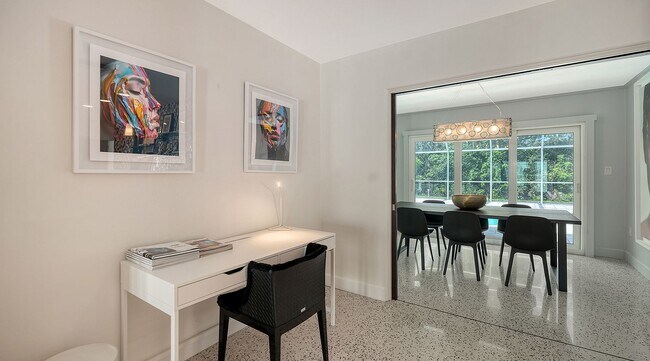 Building Photo - Museum's Area Home