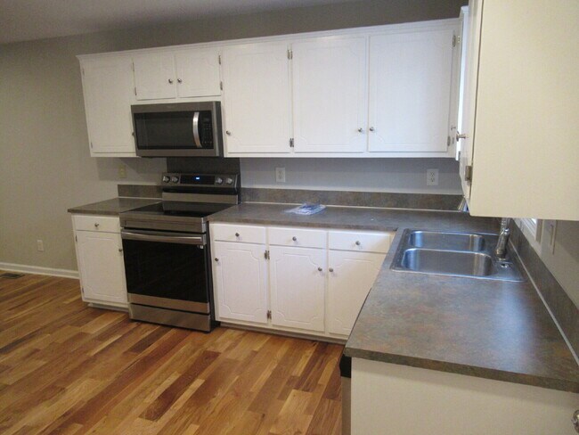 Building Photo - 800 Horseshoe Lake Rd