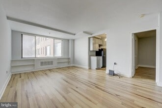 Building Photo - 1121 Arlington Blvd