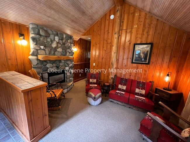 Building Photo - One of a kind cottage near Hayden Lake Country Club