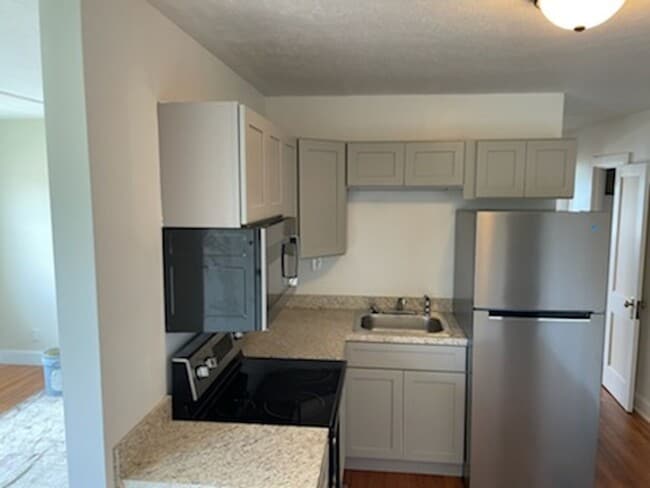 Building Photo - Route 72