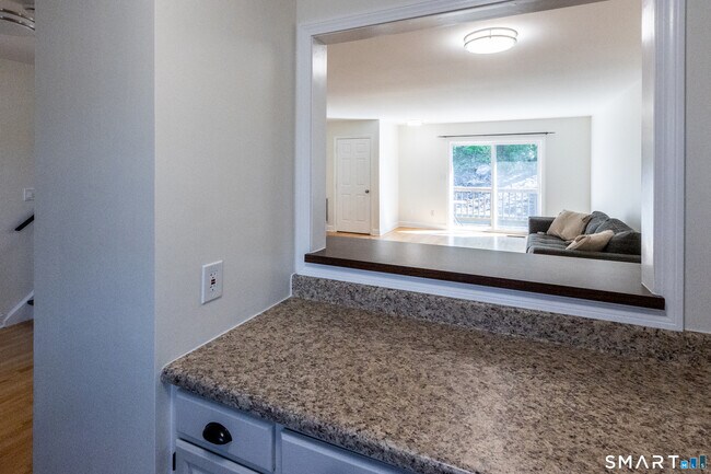 Building Photo - 75 Commodore Cmns
