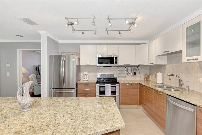 Building Photo - 1894 Loma Linda St