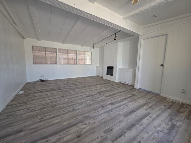 Building Photo - 906 Ramar Rd