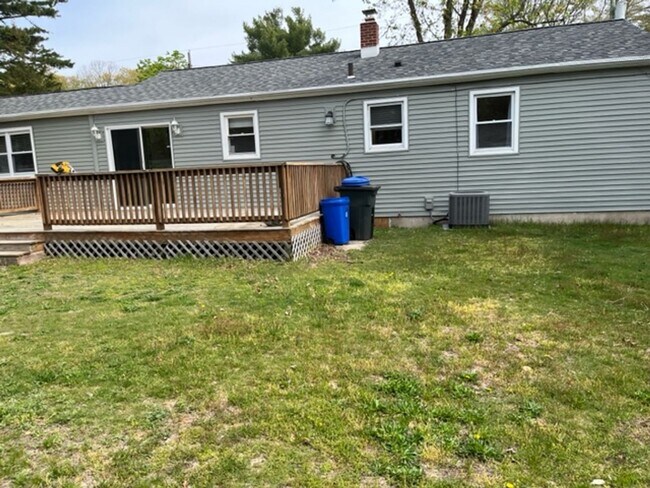 Building Photo - 3 bedroom 2 bath house Rent  -----------Linwood  $2500