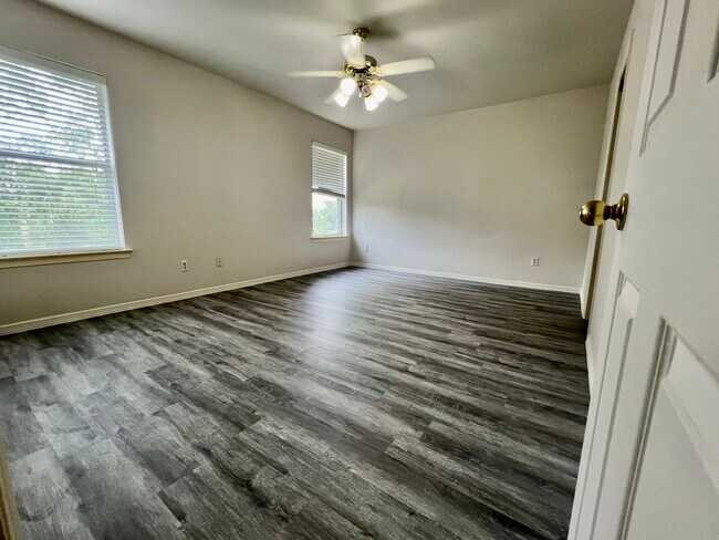 Building Photo - 1529 Creekstone Ct