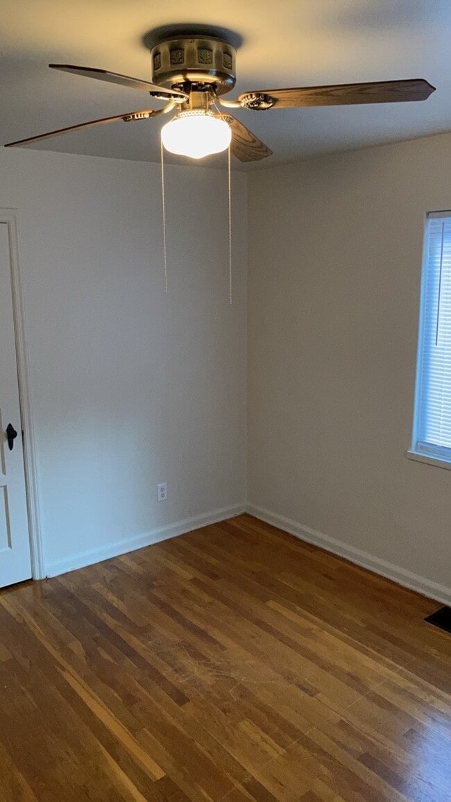 Building Photo - 1076 Sherwood Dr