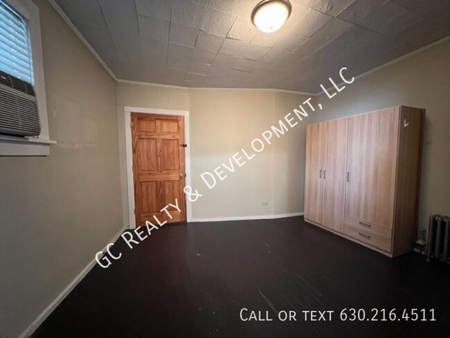 Building Photo - 532-534 Crescent Blvd