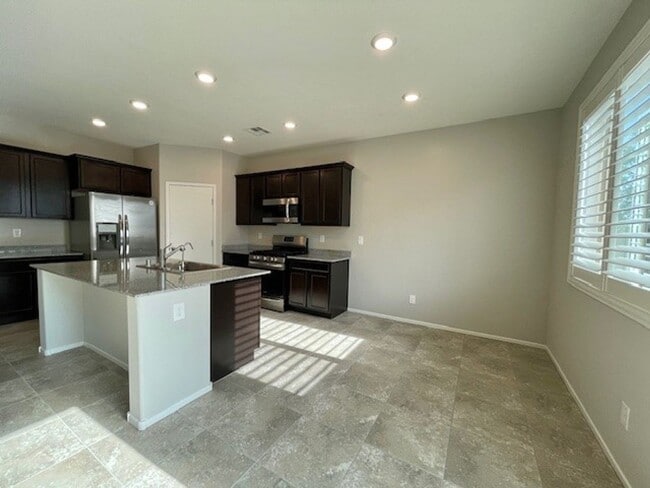 Building Photo - Beautiful South West Home-Coming Soon-8/21/26!