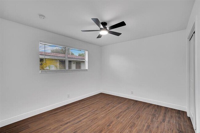 Building Photo - 420 SW 27th Terrace
