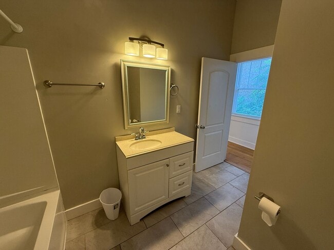 Building Photo - 3-BED 2-BATH IN SHELBY PARK W/ 3-CAR GARAGE