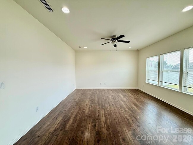 Building Photo - 4909 Grace View Dr