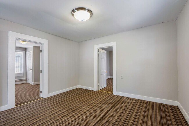 Building Photo - 184 Dahlia Ave NW