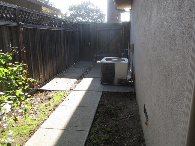 Building Photo - 757 Gary St