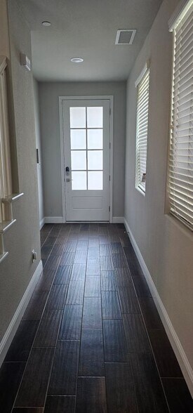 Building Photo - 6211 E Sasha Dr