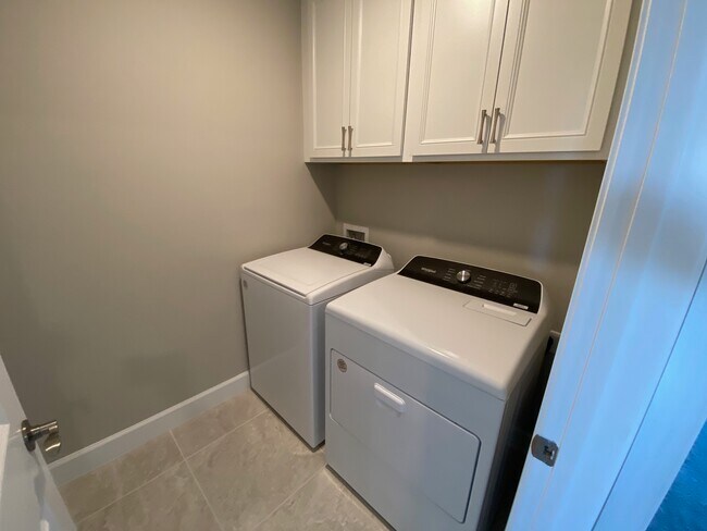 Building Photo - 6248 Baywood Ct
