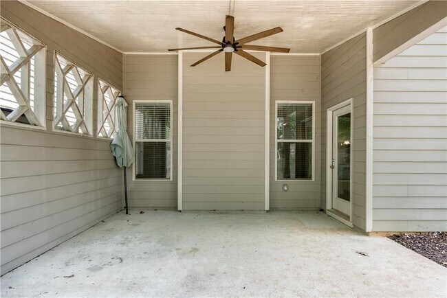 Building Photo - 5216 Apple Grove Rd NE