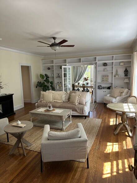 Sun fill sun filled grand living room with incredible light - 2034 Dahlia St