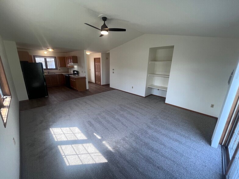 Building Photo - 996 Primrose Ln