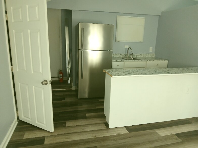 Building Photo - 204 Southwood Rd