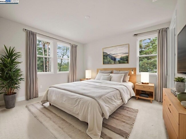 Building Photo - 1588 Alamo Way