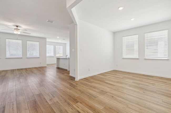 Building Photo - 1120 Flameleaf Dr