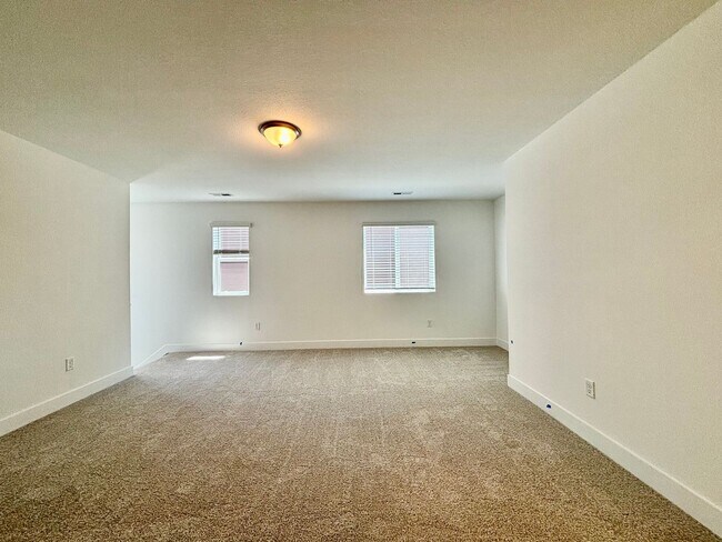 Building Photo - Beautiful 2025-Built Home in North Fort Collins!