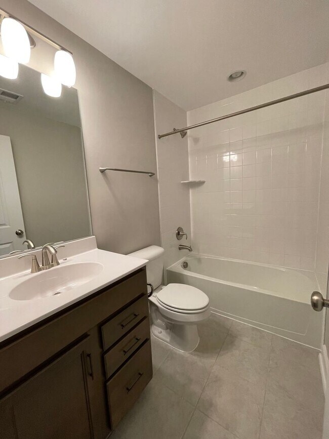 Building Photo - Townhouse for Rent in Preston Lake