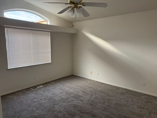 Building Photo - Nice 3Br, 2Ba, fireplace in living room, landscaped yards, great location.