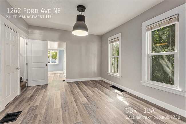 Building Photo - 1262 Ford Ave NE