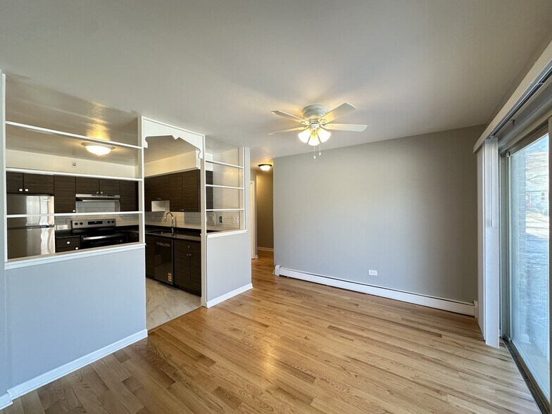 Building Photo - 1639 Oakwood Ave