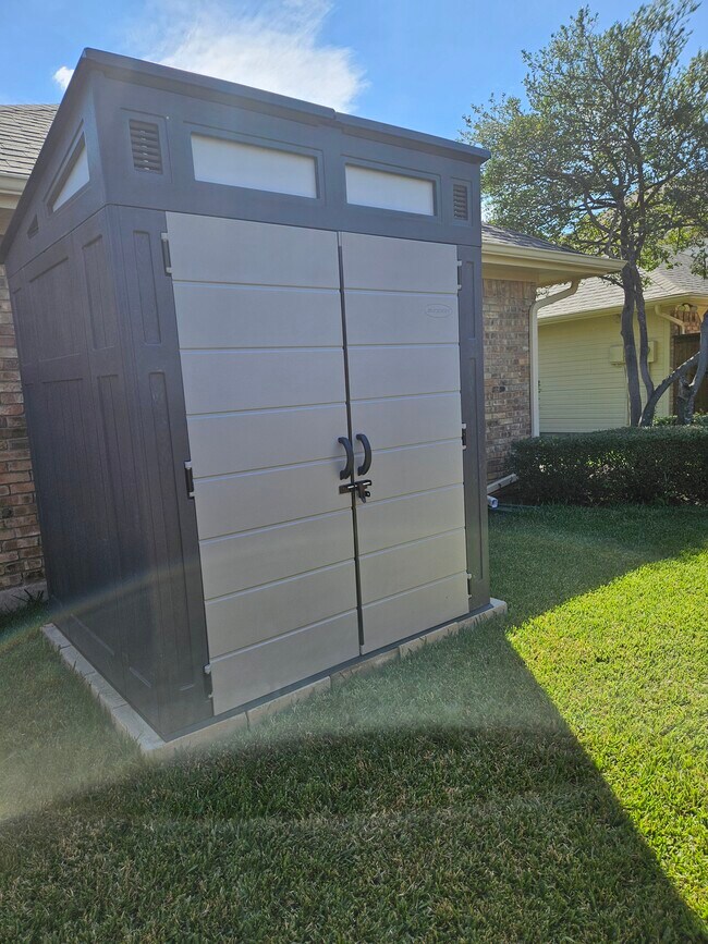 Building Photo - 3913 Davis Cir