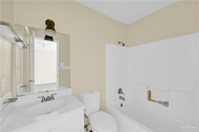 Building Photo - 19 Elisa Ln