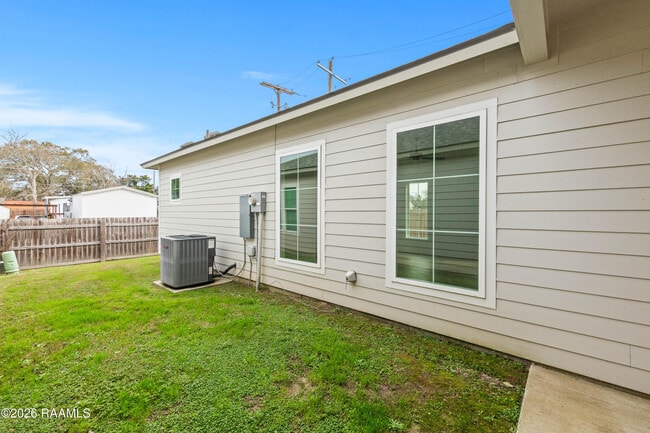 Building Photo - 121 Mayberry Grv St