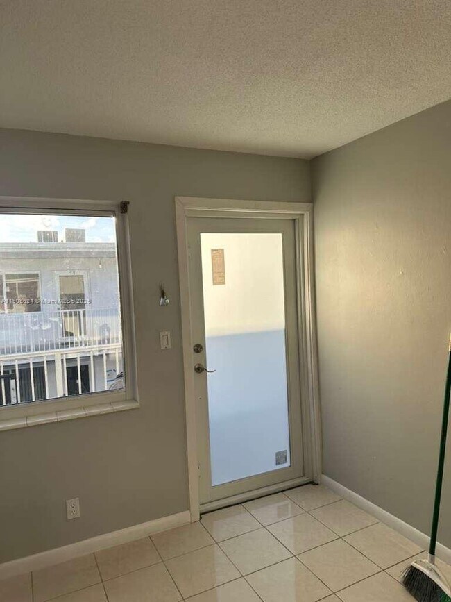 Building Photo - 1715 Wiley St