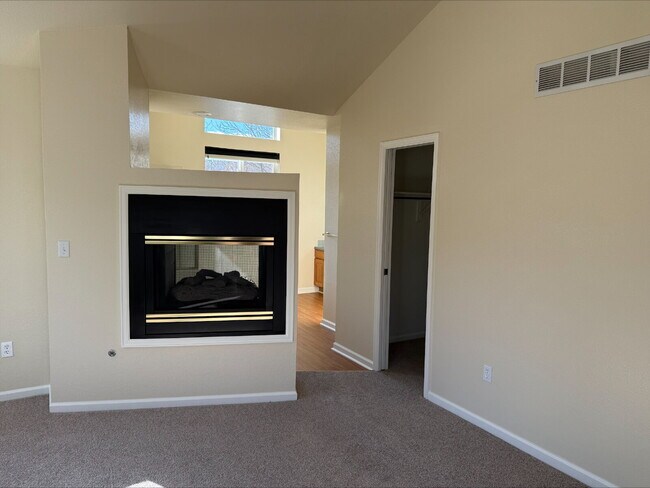 Building Photo - "Spacious 4-Bed, 3-Bath Gem on Franklin Drive – Modern Living in Boulder!"