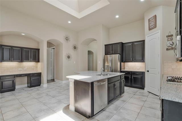 Building Photo - 855 Forest St