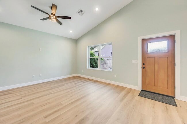 Building Photo - 515 Harrison Ave