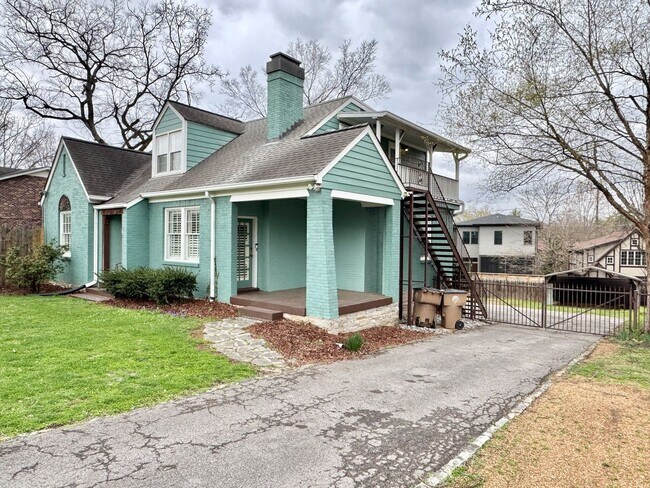 Building Photo - 5 Bedroom Home Between 12 South and Oak Hill