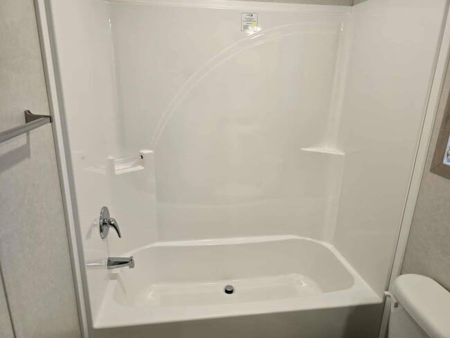 Building Photo - 415 NW Poplar Ave