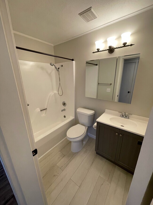 Building Photo - 245 Church St