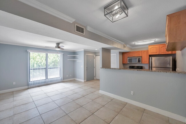 Building Photo - 455 Alt 19