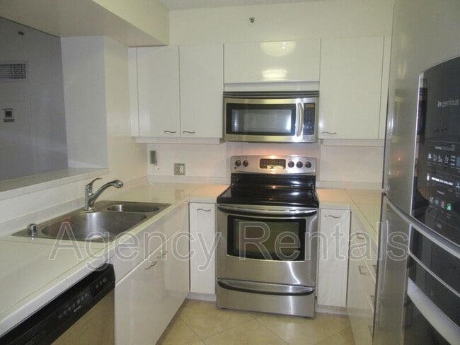 Building Photo - 425 South St