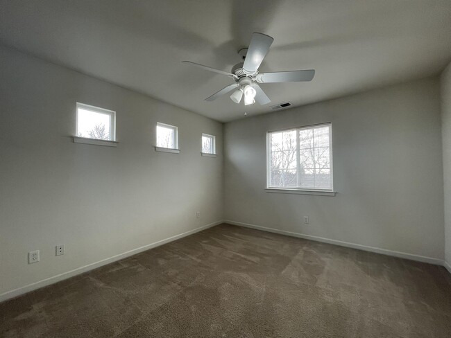 Building Photo - 1307 Yosemite Dr