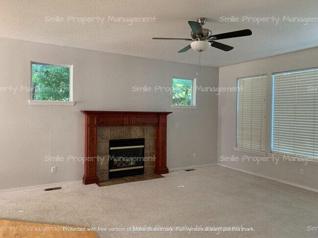 Building Photo - single house