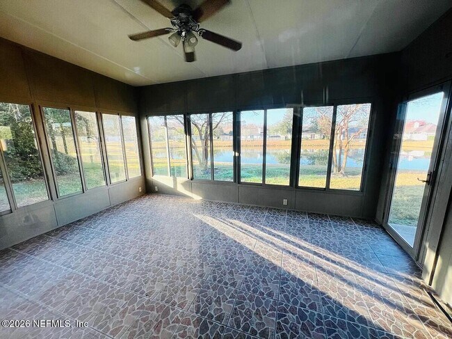 Building Photo - 913 Mackinaw Trail