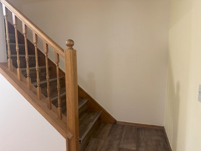 Building Photo - For Rent: Spacious 3 Bedroom, 2.5 Bath Single-Family Home in Franklin, WI