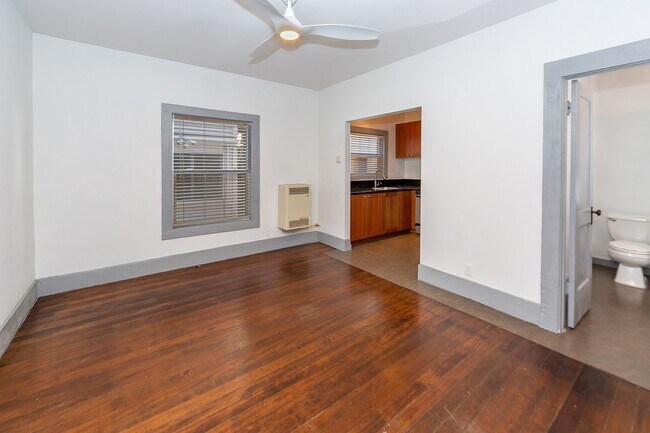 Building Photo - Beautiful 1b Apartment Located in Downtown...