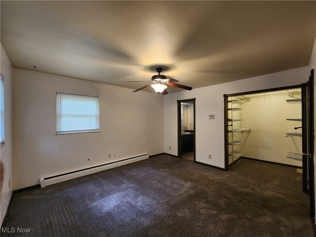 Building Photo - 3032 Englewood Dr